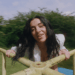 Assista Charli XCX Let Loose no vídeo da nova música “Wink Wink”