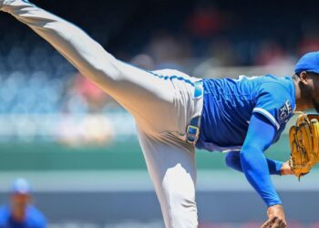 Avila se recupera, fechando no dia 6, quando o Royals vence o Washington por 6-2 para evitar uma raspagem | Esportes profissionais