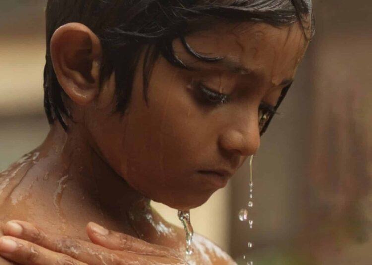 Balan: O menino deixa celebridades do cinema telugu sem palavras!