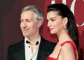 Barbra Streisand embala a barriga da grávida Anne Hathaway