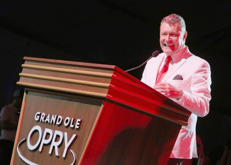 Bill Cody, voz do Grand Ole Opry, morto aos 67 anos