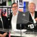Billy Joel introduz o agente de reservas de longa data Dennis Arfa no Hall da Fama da Música e Entretenimento de Long Island