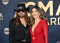 Billy Ray Cyrus e Elizabeth Hurley revelam como o romance começou
