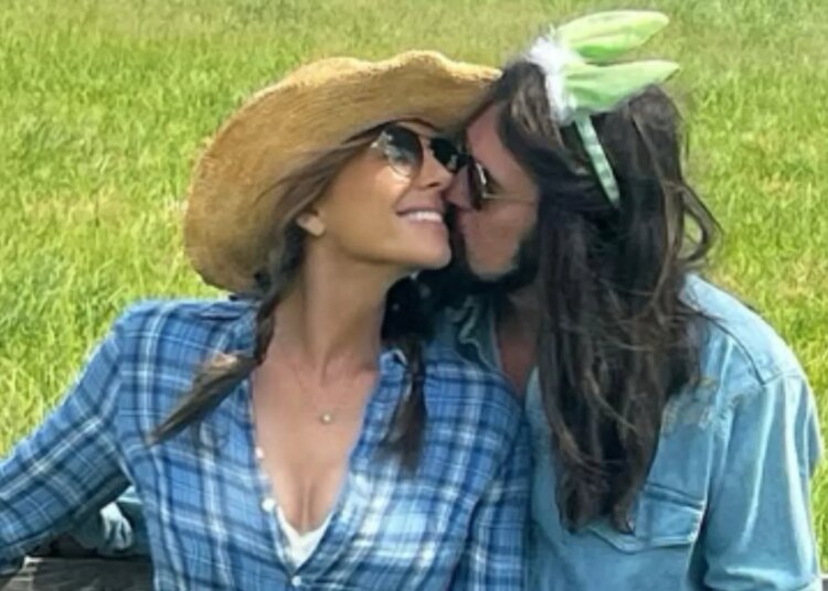 Billy Ray Cyrus revela como o romance de Elizabeth Hurley alimentou novas músicas