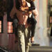 Blake Lively e Ryan Reynolds compartilham um divertido passeio nas costas na cidade de Nova York