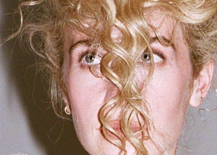 Blondshell anuncia novo álbum ‘Violins’, compartilha faixa título