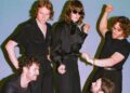 Blossoms anuncia novo álbum 'Songs From The Wedding Cake' com 'Meet Me In Love' com Maya Jama e turnê 2026 no Reino Unido