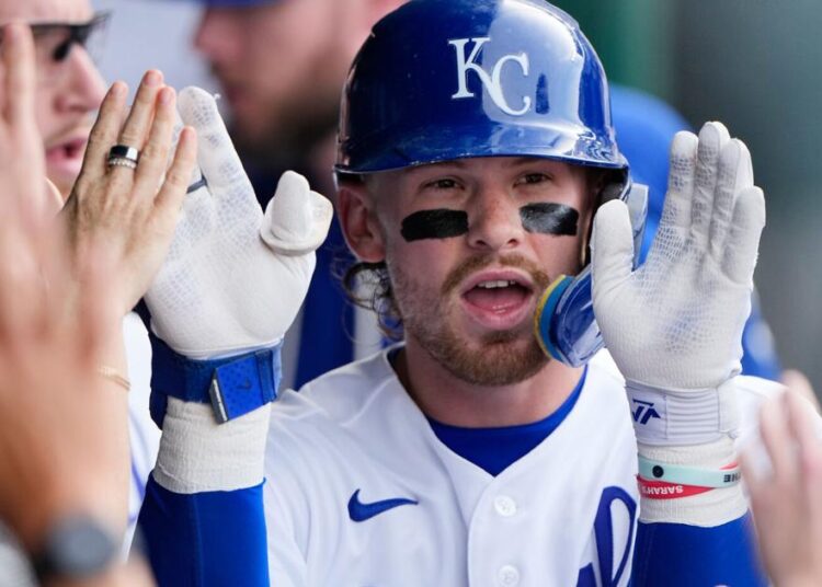 Bobby Witt Jr., do Royals, sai do jogo com desconforto no joelho após fazer uma jogada deslizante em campo | Esportes