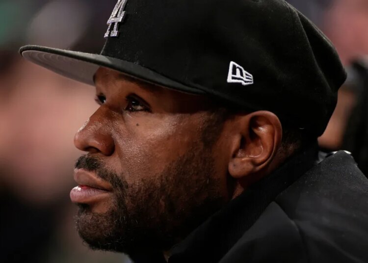 Boxeador Floyd Mayweather enfrenta acusações criminais em Las Vegas