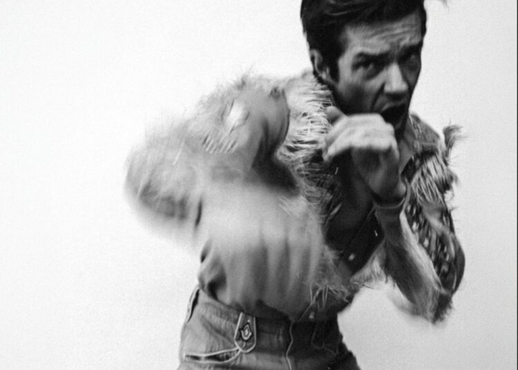 Brandon Flowers anuncia novo álbum solo gravado em Nashville, ‘Thrasher’: “Encontrei meu caminho de volta à música do meu pai”