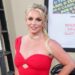 Britney Spears manterá seu novo cabelo liso penteado por Chris Appleton?