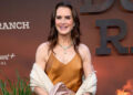 Brooke Shields se lembra de sua mãe pedindo para raspar os ‘seios da Barbie’