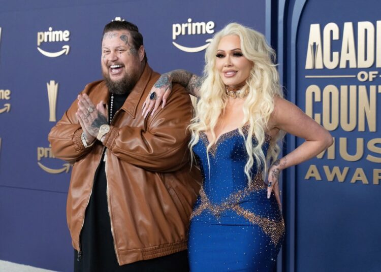 Bunnie Xo brinca sobre o casamento de Jelly Roll ser uma oferta de prisão
