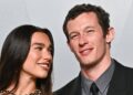 Cantora Dua Lipa se casa com ator Callum Turner