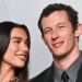 Cantora Dua Lipa se casa com ator Callum Turner