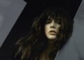 Cara Delevingne compartilha novo single co-escrito por Fiona Apple