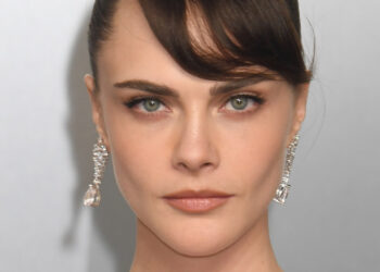Cara Delevingne revela que ficou noiva duas vezes