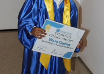 Cardi B comemora a formatura pré-escolar do filho Wave com doces momentos em família