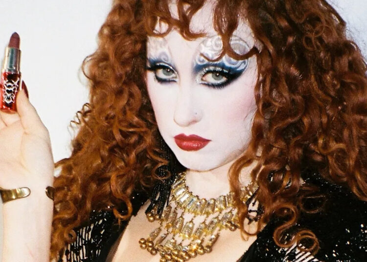 Celeb Beauty News: Chappell Roan se junta à lendária linha de embaixadores MAC VIVA GLAM (exclusivo)