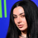 Charli XCX anuncia turnê ‘Música, Moda, Filme’