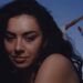 Charli XCX lança nova música atrevida “Wink Wink”: Stream