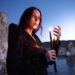 Chelsea Wolfe compartilha duas novas músicas 'The Dark' e 'Death Is Not The End' e anuncia turnê pelos EUA e Europa