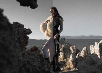 Chelsea Wolfe compartilha novas músicas espectrais e fragrâncias