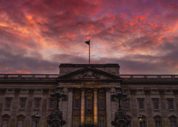 Choque real quando o rei Charles decide que NUNCA viverá no Palácio de Buckingham