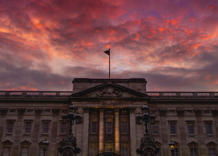 Choque real quando o rei Charles decide que NUNCA viverá no Palácio de Buckingham