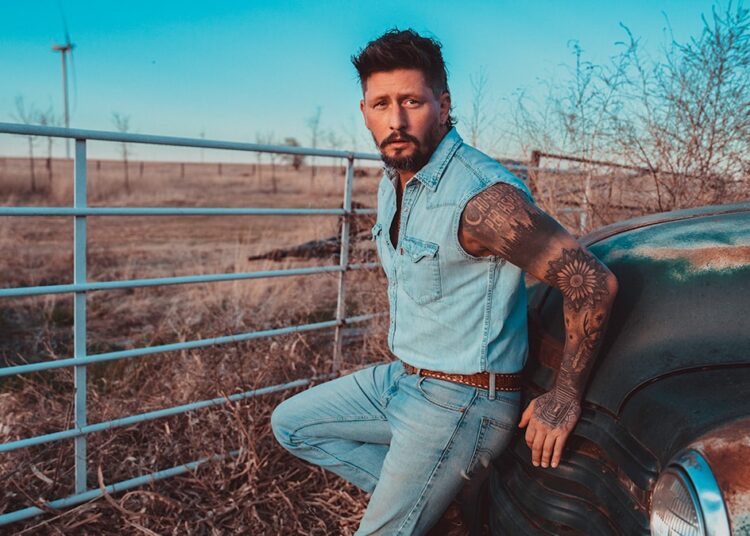 Chris Housman eleva a temperatura com novo single ‘Cowman’