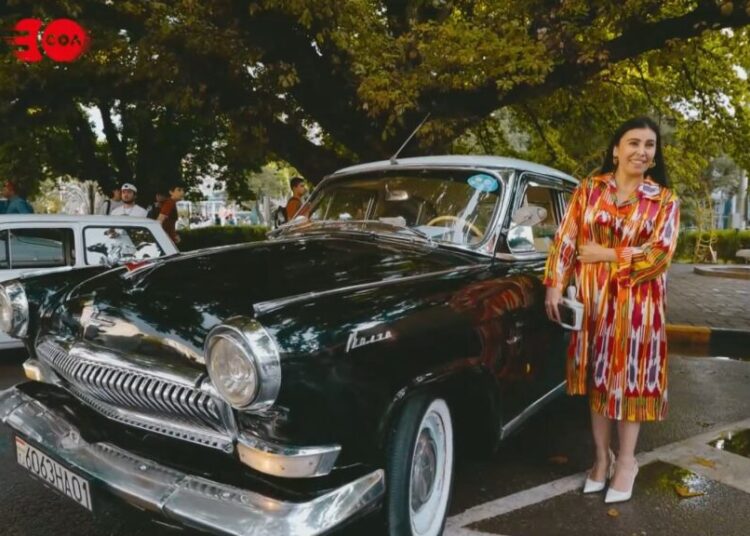 Chuva, carros retrô e músicas favoritas: como aconteceu o Retro & New Cars Fest em Dushanbe