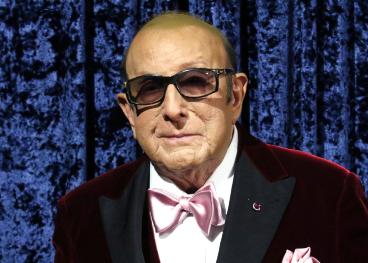 Clive Davis, magnata da música, morre em Nova York aos 94 anos