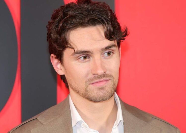 Conheça Michael Johnston, a estrela assumidamente gay de 'Obsession'