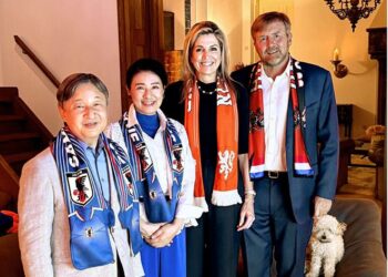Copa do Mundo de futebol reúne casais reais japoneses e holandeses