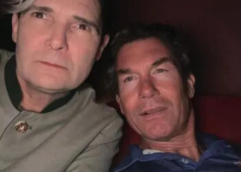Corey Feldman supostamente hospitalizado após sofrer emergência médica em voo para Los Angeles