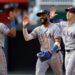 Corey Seager faz home runs na vitória do Rangers sobre o Royals, alcançando 0,500 com vitória por 4-2