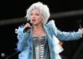 Cyndi Lauper relembra desentendimento com Steven Spielberg por causa do videoclipe de “The Goonies”