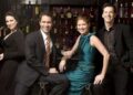 Debra Messing e Eric McCormack Mourn Will and Grace Diretor