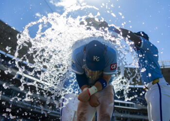Documentos mais recentes do Royals Stadium revelam uma nova visão do projeto Crown Center