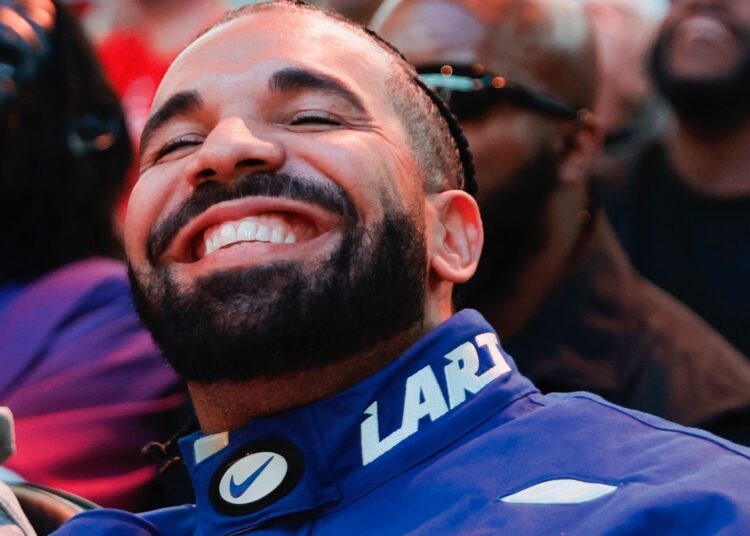Drake anuncia festas de desculpas apenas para Janice em Toronto, Nova York e Los Angeles