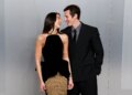 Dua Lipa anuncia casamento com Callum Turner