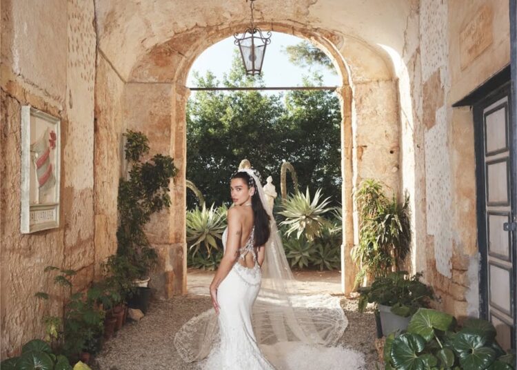 Dua Lipa compartilha as fotos pessoais do casamento dela e de Callum Turner na Sicília