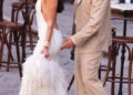 Dua Lipa usa vestido de penas brancas para festa pré-casamento italiana sexy com Callum Turner