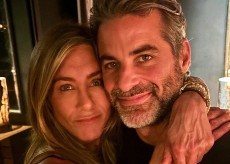 EXCL: Jim Curtis, namorado de Jennifer Aniston, retira US$ 1,5 milhão da casa em Nova York