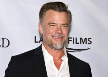 EXCL: Josh Duhamel parece pronto para sair da Califórnia ao listar sua casa em Encino