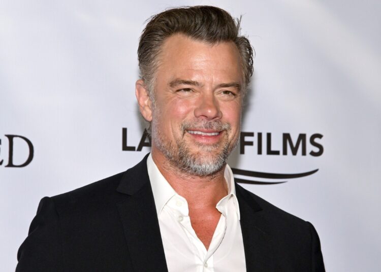 EXCL: Josh Duhamel parece pronto para sair da Califórnia ao listar sua casa em Encino