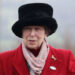 EXCLUSIVO: Por que a princesa Anne, 75, é a única real que continua 'implacavelmente' com o legado de lábio superior rígido da rainha Elizabeth
