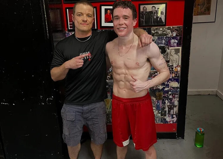 Elliot Page mostra físico rasgado depois de ficar “viciado” no boxe