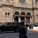 Estrelas musicais comparecem ao funeral de Clive Davis na UES