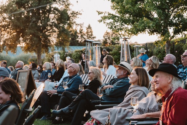 Evento musical traz Nashville, compositores e poeta laureado a Healdsburg